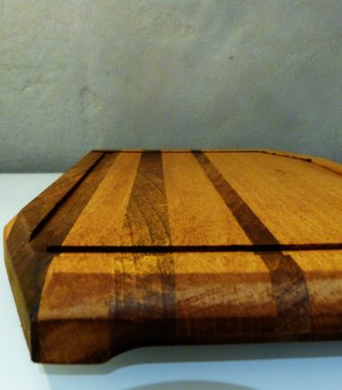 planche à découper en hêtre et noyer