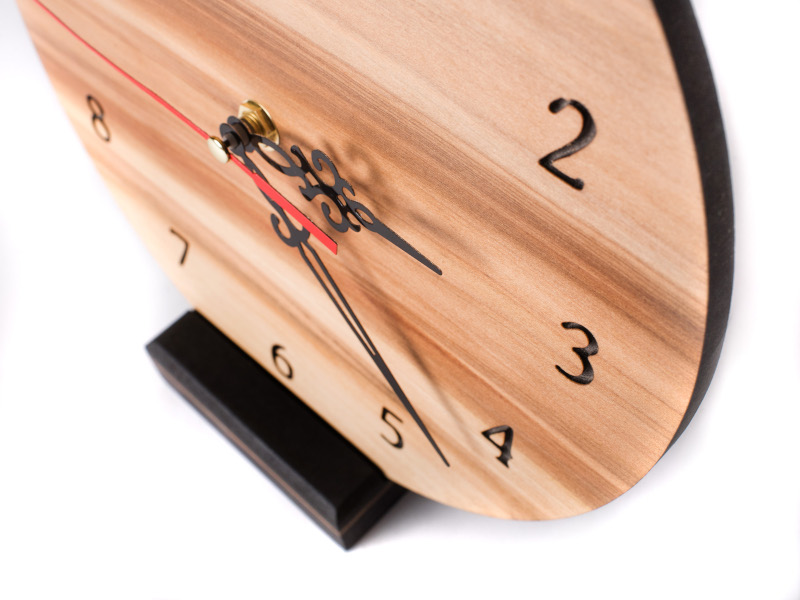HORLOGE A POSER RED GUM 23CM HORLOGE A POSER RED GUM 23CM