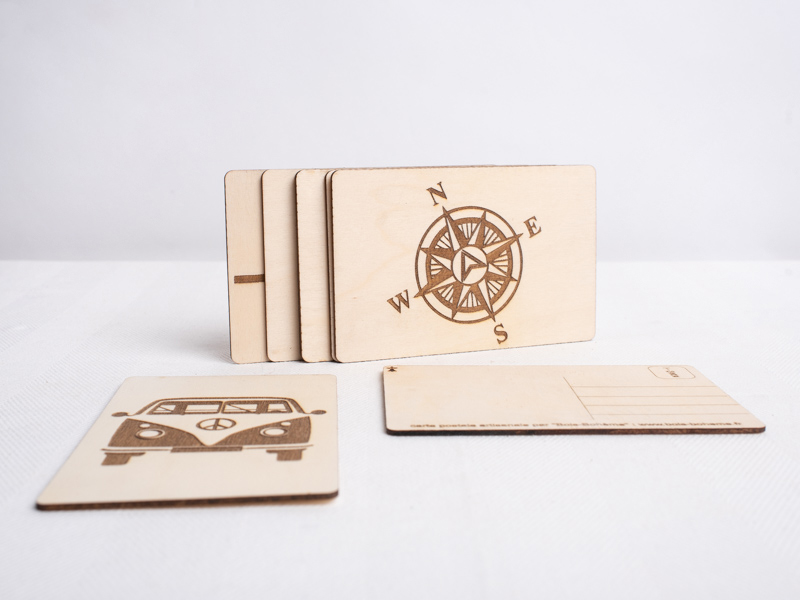 carte postale en bois