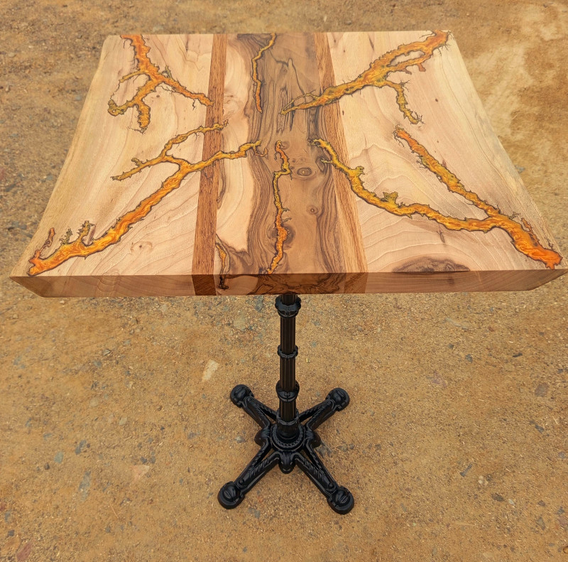 Mange Debout en Noyer et résine Or (10) Mange Debout en Noyer et résine Or