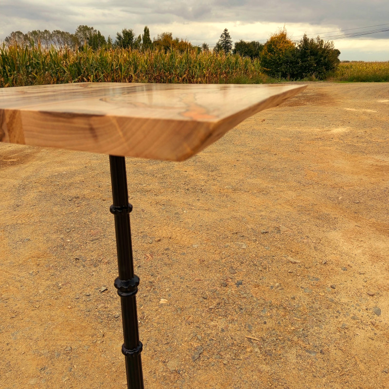 Mange Debout en Noyer et résine Or (2) Mange Debout en Noyer et résine Or